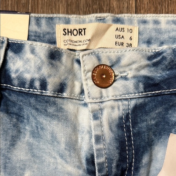 Cotton On Women's Blue Denim Shorts Size 6 / 28 NWT - Picture 2 of 7